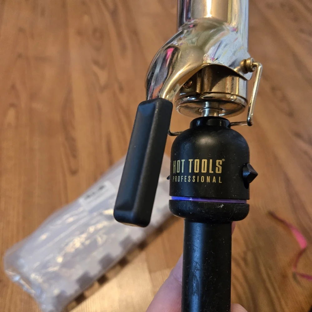 Hot Tools Signature Series Gold Curling Iron Wand 1.25